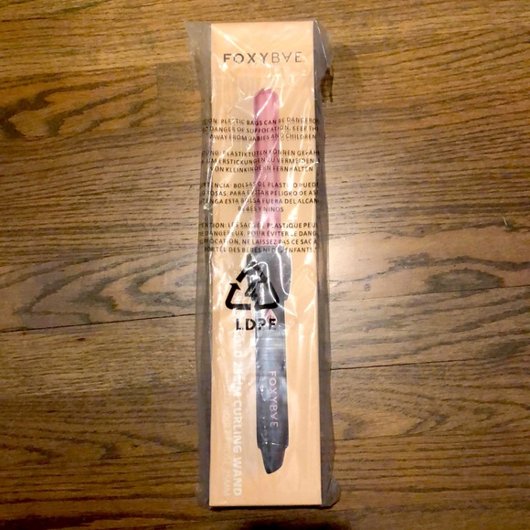 New FoxyBae 25 MM Curling Wand in Rose Gold - Picture 3 of 3